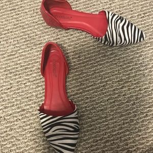 Pointy toe zebra flats